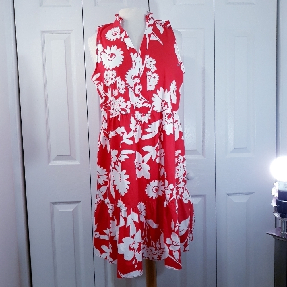 52seven Floral sleeveless Dress size Large  Red and White